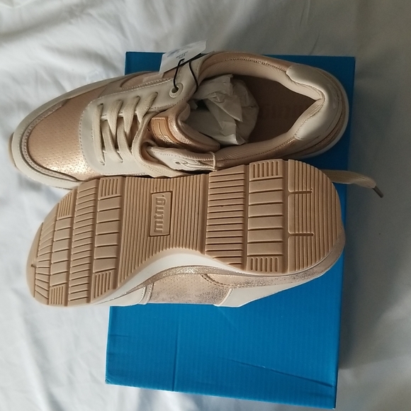 Sneaker and chelsea boot for women - Picture 11 of 16